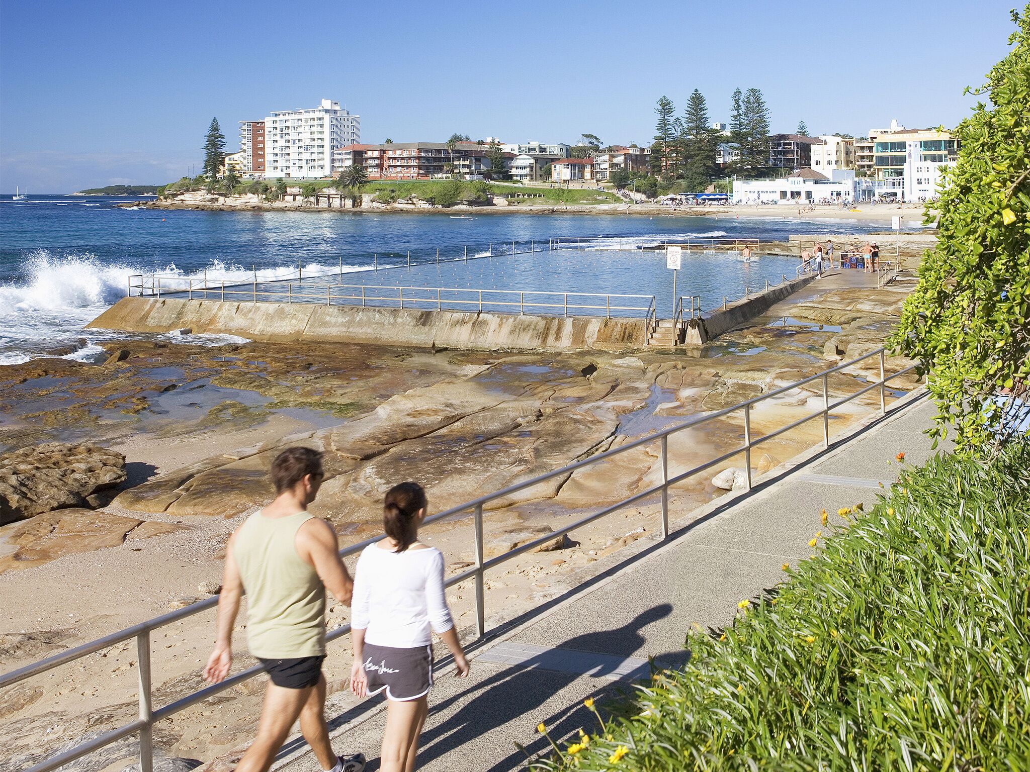 Stylish 5-Bedroom Home + Pool Near Cronulla Beach — image 4