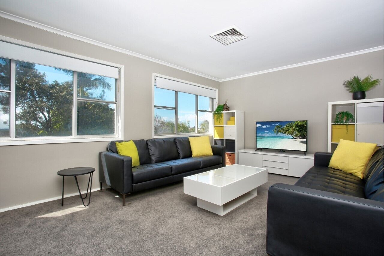 Stylish 5-Bedroom Home + Pool Near Cronulla Beach — image 5