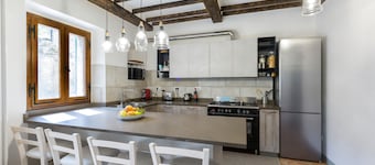 Casa Vinalia inde i de etruskiske mure i Cortona