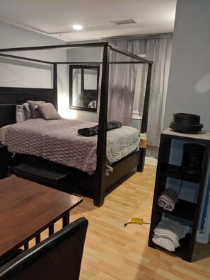 1 bedroom, desk, iron/ironing board, free WiFi