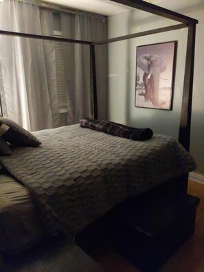 1 bedroom, desk, iron/ironing board, free WiFi - A private work live ADU Queen Suite offered in Northridge  (Los Angeles)