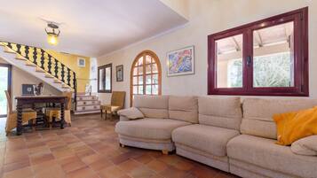 Televisie en een open haard