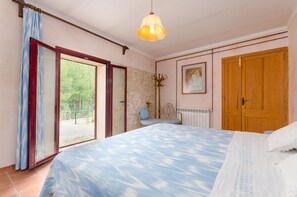 2 عدّة غرف نوم ومكواة/لوح كي وسرير سفر وواي فاي مجانًا