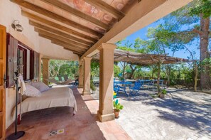 تناول الطعام بالخارج