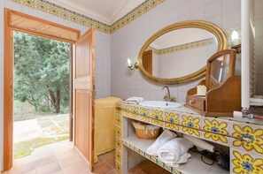 أحواض استحمام، م�جففات شعر، مناشف