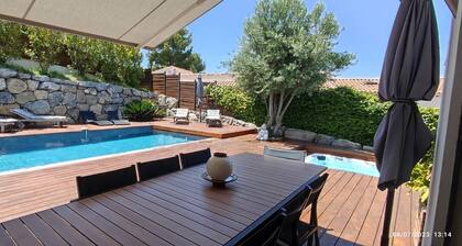 MODERN VILLA SWIMMING POOL JACUZZI