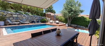 MODERN VILLA SWIMMING POOL JACUZZI