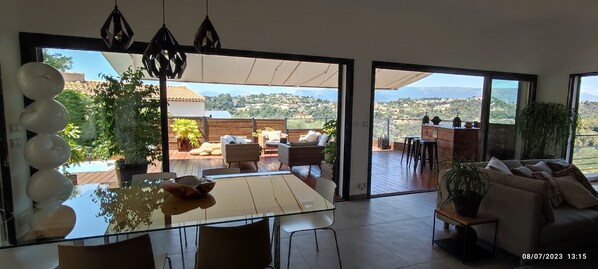 Fernseher, Stereoanlage, Drucker