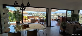 MODERN VILLA SWIMMING POOL JACUZZI