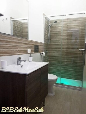 Shower, free toiletries, hair dryer, bathrobes - Sole Mare Sale (Paceco)