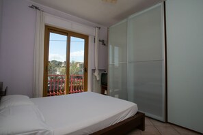 2 bedrooms, bed sheets