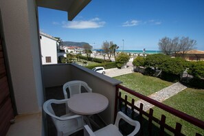 Outdoor dining - M024 - Marcelli, three-room apartment with terrace facing the sea (Marcelli)