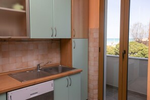 Fridge, oven, dishwasher