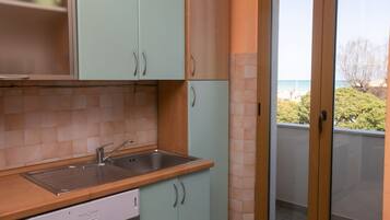 Fridge, oven, dishwasher