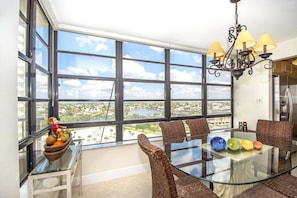Dining - Beachfront 2BR/2BA condo with pool, Wi-Fi, and beach access. (Marco Island)