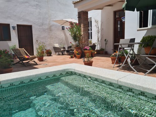 Casa Alta es una casa elegantemente restaurada ubicada en el Parque Natural Subbética.