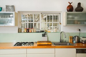 Microwave, dishwasher, coffee/tea maker, cookware/dishes/utensils