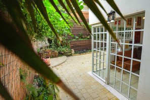 Terrace/patio - TLV huge ARTistic apartment!-best location!(5 pax) (Tel Aviv-Yafo)