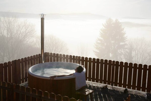 Outdoor spa tub