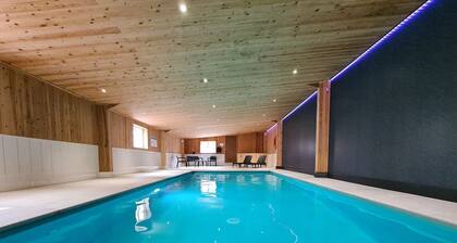 Fantastic panoramic views, beautiful Peak District Cottage with Indoor Pool