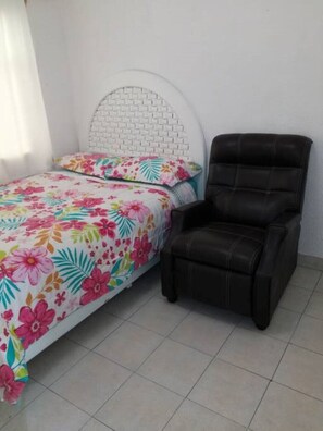 2 bedrooms, iron/ironing board, Internet, bed sheets