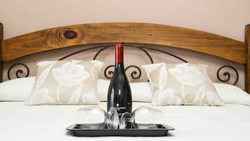 Classic Double or Twin Room, Partial Sea View | Premium bedding, in-room safe, individually decorated