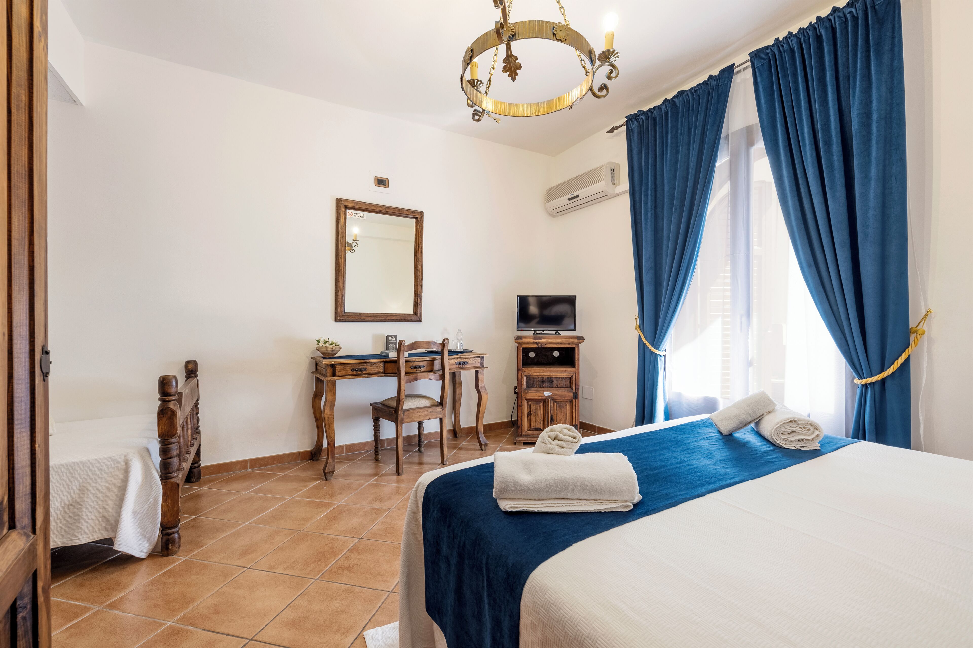 舒適三人房, 多張床 | 高級寢具、房內夾萬、獨特設計、獨特裝修