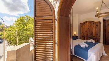 Comfort-Dreibettzimmer, Mehrere Betten | Hochwertige Bettwaren, Zimmersafe, individuell dekoriert