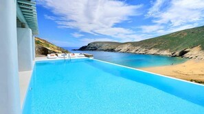 Outdoor pool, pool loungers - Master Villa Complex 13 Bedrooms (Mykonos)