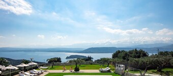 Fantastisk havutsikt og fullstendig privatliv ved siden av Marathi & Loutraki strender!