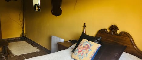 2 bedrooms, iron/ironing board, bed sheets