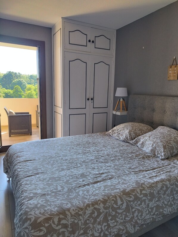 1 bedroom, iron/ironing board, travel crib, WiFi