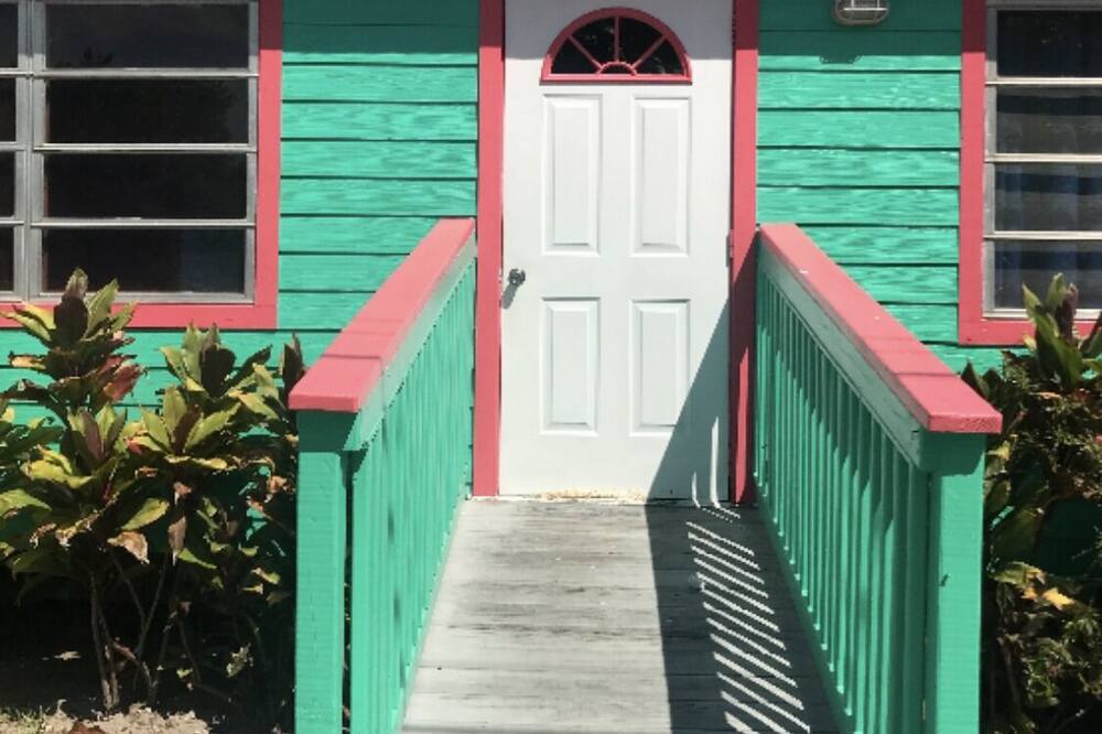 Sundown is a newly remodeled 2 bed 1 bath cottage .