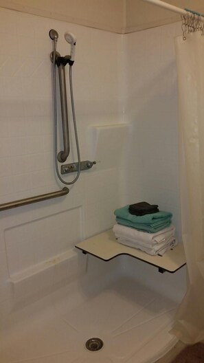 Comfort Studio, 1 Double Bed | Bathroom | Combined shower/tub, towels - Palmetto Oasis RV Resort (Sweeny)