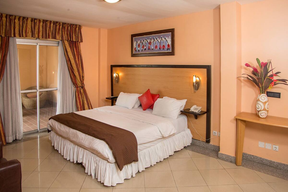 Blackout curtains, free WiFi, bed sheets