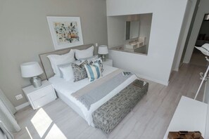 2 bedrooms, desk, soundproofing, iron/ironing board