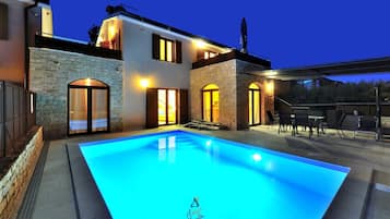 Outdoor pool, sun loungers