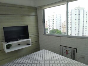 1 bedroom, desk, iron/ironing board, WiFi