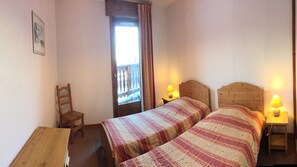 5 Schlafzimmer, Zimmersafe, Bügeleisen/Bügelbrett, Reisekinderbett