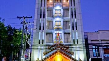 Vista frontal de la propiedad