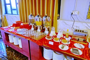 Sudah termasuk sarapan prasmanan setiap hari