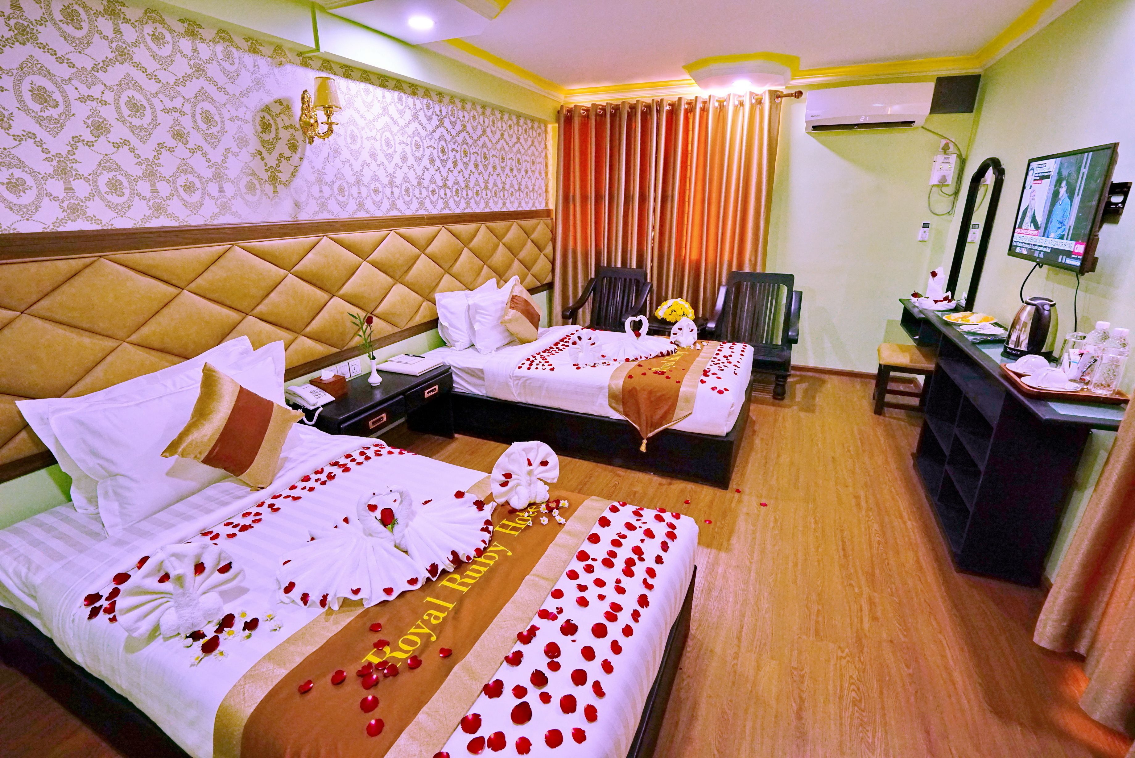 Habitación superior con 1 cama matrimonial o 2 individuales | Minibar, caja de seguridad en la habitación, escritorio y wifi gratis 