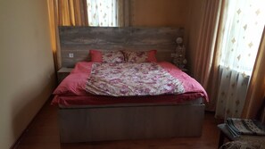Habitación doble Confort | Caja de seguridad en la habitación y escritorio 