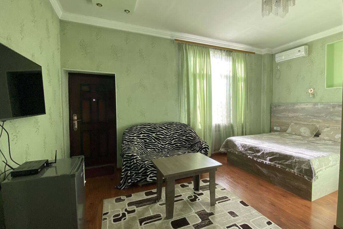 Luxury-Doppelzimmer, Balkon, Gartenblick | Zimmersafe, Schreibtisch, laptopgeeigneter Arbeitsplatz