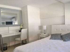 2 habitaciones, tabla de planchar con plancha, wifi y ropa de cama 