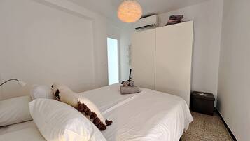 2 slaapkamers, een strijkplank/strijkijzer, gratis wifi, beddengoed