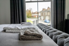 1 bedroom, iron/ironing board, Internet - 123 Nunnery Lane - sleeps 3 guests  in 1 bedroom (York)