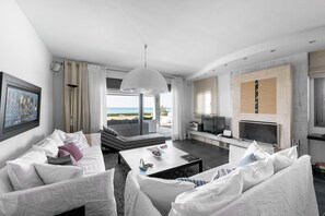 Télévision, chaîne hi-fi