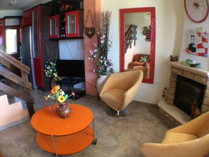 Standard House, 2 Bedrooms, Sea View | Living area