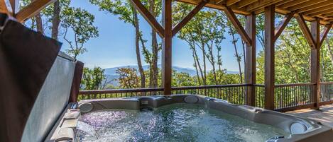 Tina de hidromasaje al aire libre